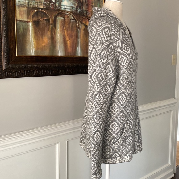 Sweater With Hood! Gray & White - Picture 3 of 7